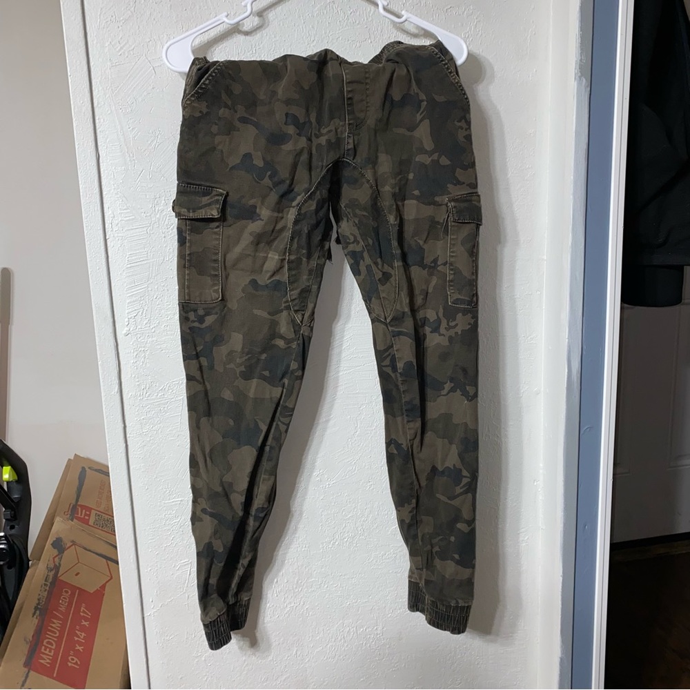 camo jogger pants